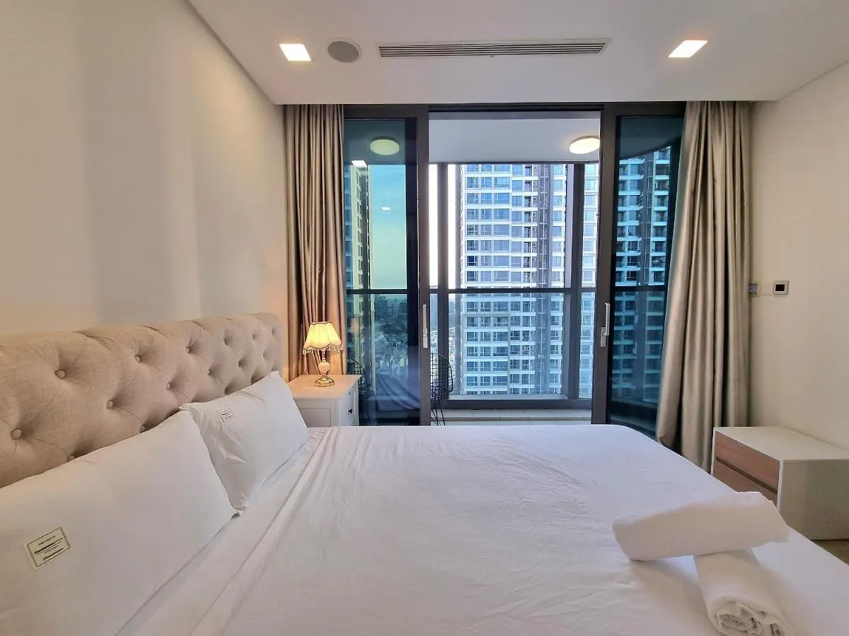 Apartment Cao House Saigon - Vinhomes Central Park Ho Chi Minh City